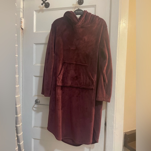 Burgundy 32 degree sleepwear full body fuzzy hoodie size S/M - Picture 1 of 7